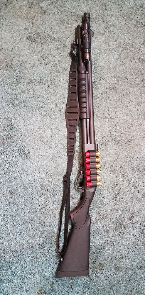 Remington 870 Sidesaddle, Flashlight, Holographic Sight