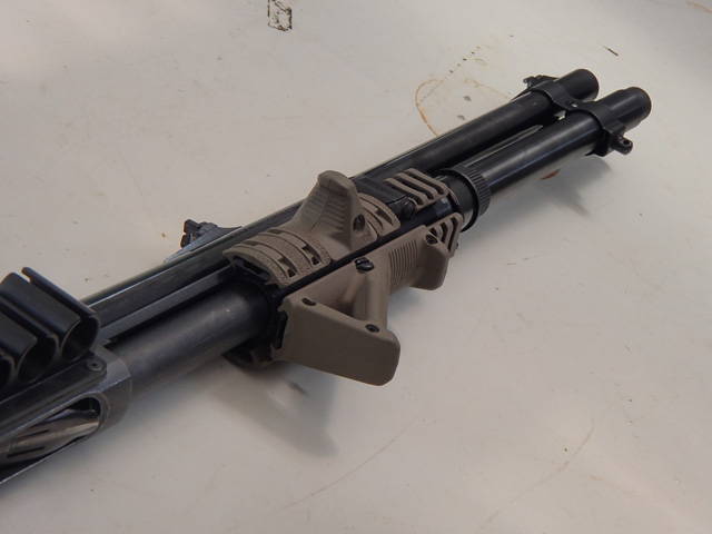 MAKO GROUP Tritium Rifle Sights<br />ERGO GRIP 3-Rail Shotgun Forend<br />MAGPUL AFG2<br />MAGPUL XTM Hand Stop Kit<br />MAGPUL XTM ENHANCED Rail Panels<br />MAGPUL Rail Ladder Panel<br />MAGPUL RSA QD Rail Sling Attachment