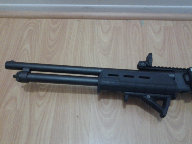 Remington 870 with Magpul forend, Magpul AFG2 angled foregrip Remington 870 with Magpul forend, Magpul AFG2 angled foregrip