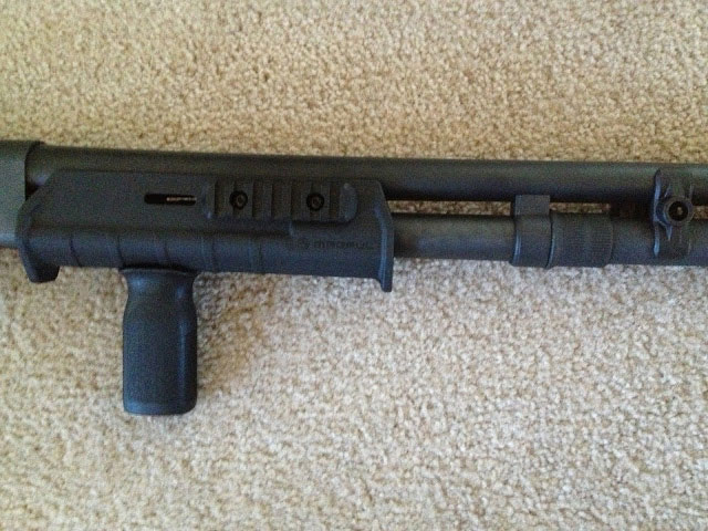 Remington 870 Magpul Forend Grip Rail