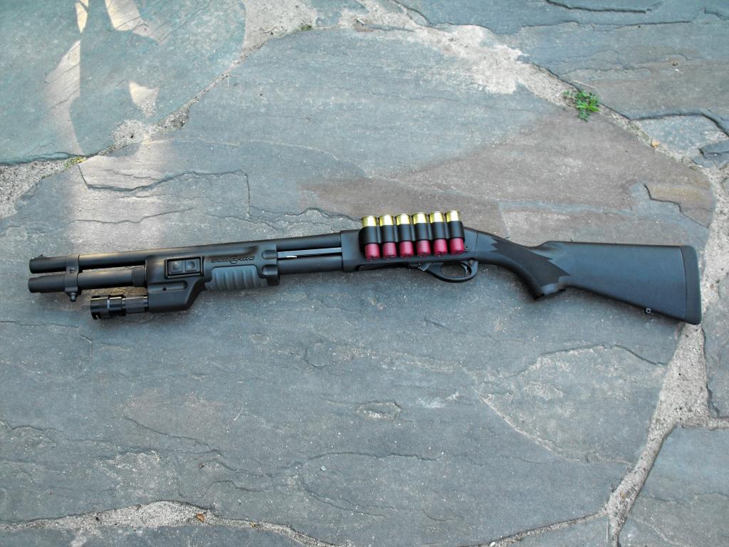 Cerakote Remington 870 Police Magnum with Surefire 618FA Forend