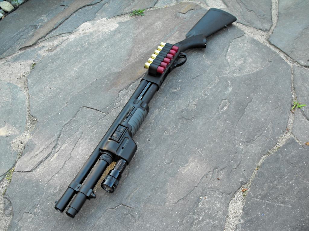 Cerakote Remington 870 Police Magnum with Surefire 618FA Forend