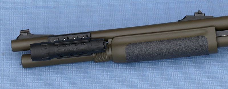 Remington 870, flashlight, rifle sights