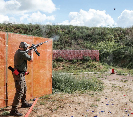 Shooting at clay target